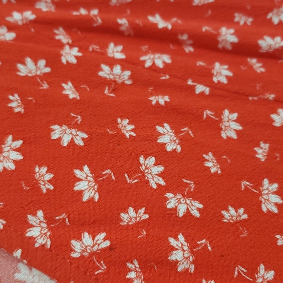 Red Floral Eoldie Top - Picture 7 of 8